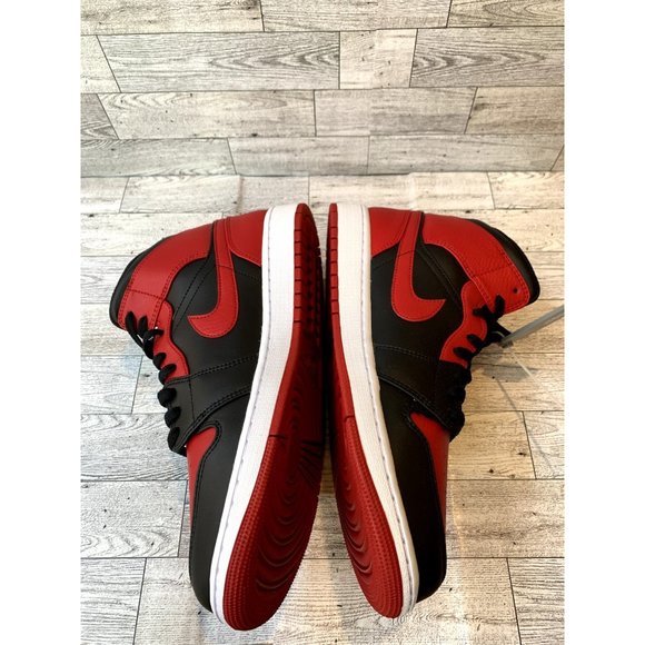 Nike Air Jordan Retro 1 Mid Banned Basketball Shoes Size 12 main image 8